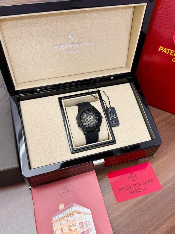 Patek Philippe Aquanaut Automatic Men's Watch - Image 4