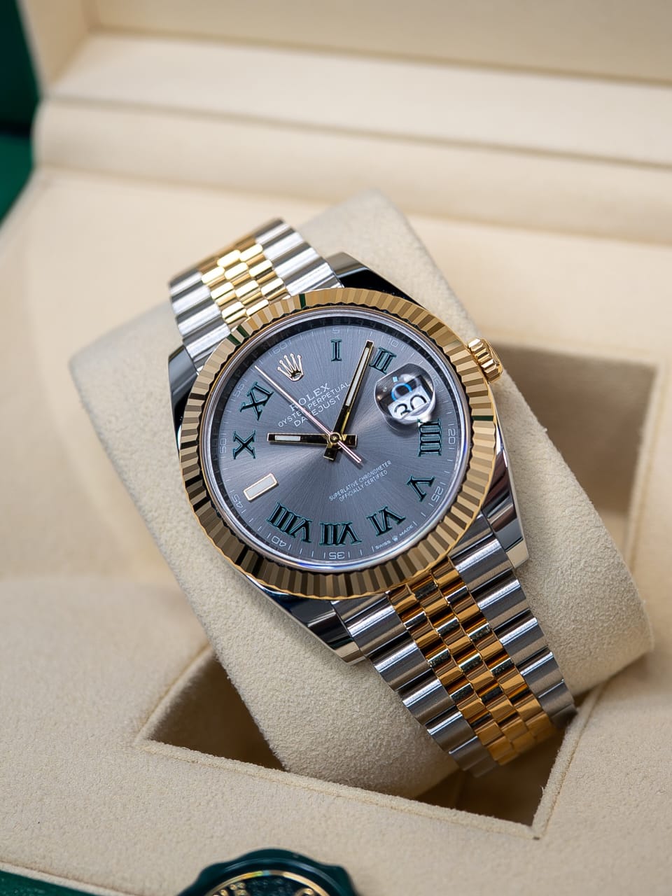Role_x Oyster perpetual Date Just Automatic Gold